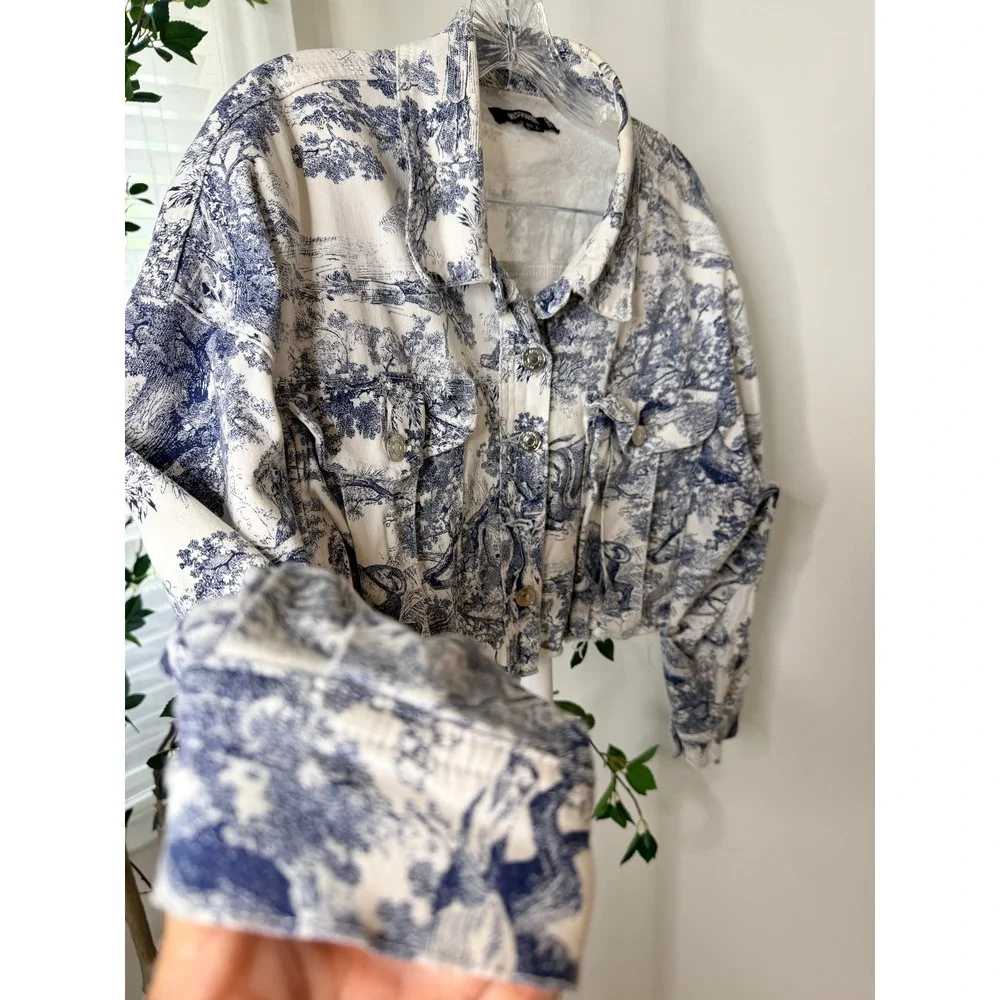 Missguided Toile de Jouy Cropped Denim Jacket Blue White Raw Hem Womens US 6 - Picture 6 of 6